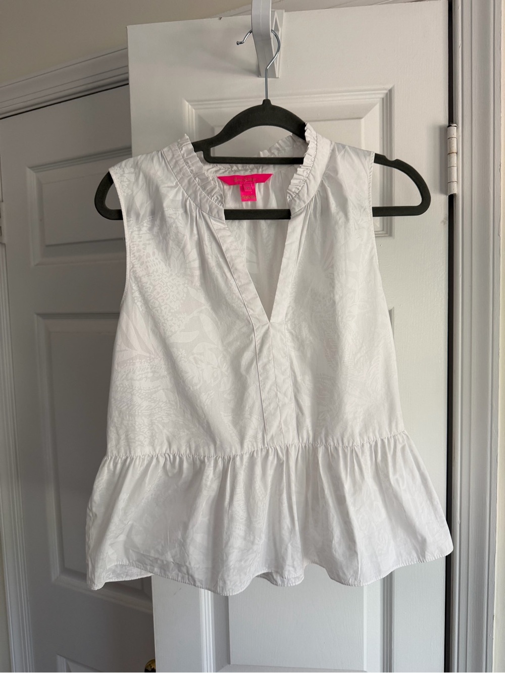 Lilly Pulitzer White Jacquard Ruffle Neck Peplum Sleeveless Top Size M